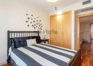Chalet con piscina con 4 dormitorios en Granada