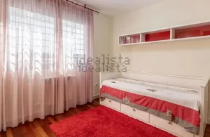 Chalet con piscina con 4 dormitorios en Granada