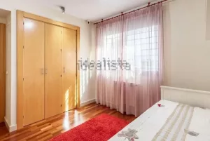 Chalet con piscina con 4 dormitorios en Granada