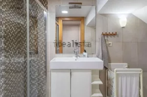Chalet con piscina con 4 dormitorios en Granada