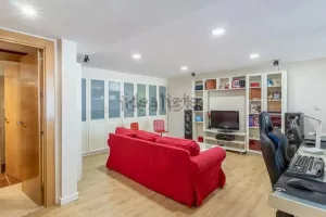 Chalet con piscina con 4 dormitorios en Granada