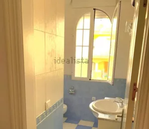 Casa con garaje en venta en Láchar