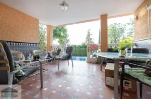 Chalet independiente con piscina en Las Gabias