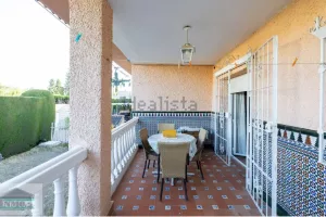 Chalet independiente con piscina en Las Gabias
