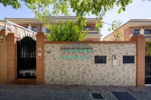 Casa de 4 dormitorios con patio en Granada centro