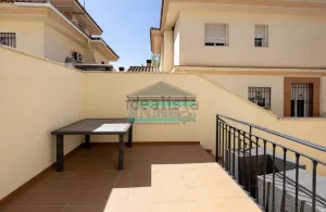 Casa de 4 dormitorios con patio en Granada centro