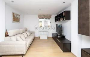 Casa reformada de 4 dormitorios en La Zubia