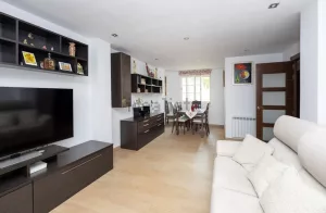 Casa reformada de 4 dormitorios en La Zubia