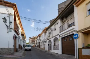 Casa reformada de 4 dormitorios en La Zubia