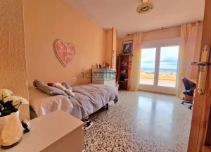 Ático de alquiler para estudiantes con terraza