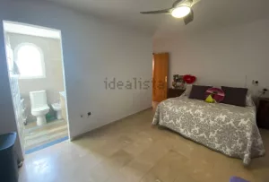 Chalet de 4 dormitorios en Gójar