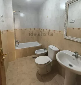 Piso de 2 dormitorios con garaje en Las Gabias