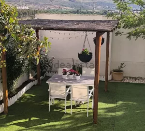 Chalet reformado con 5 dormitorios en Atarfe