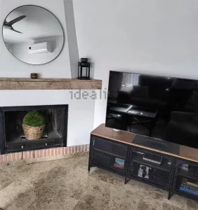 Chalet reformado con 5 dormitorios en Atarfe