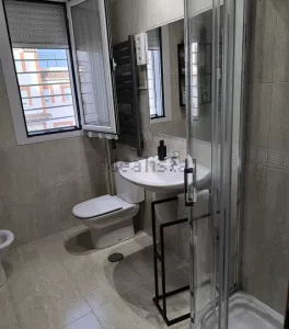 Chalet reformado con 5 dormitorios en Atarfe