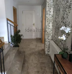 Chalet reformado con 5 dormitorios en Atarfe