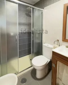 Piso de alquiler con 3 dormitorios en Granada