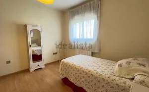 Piso de alquiler con 3 dormitorios en Granada