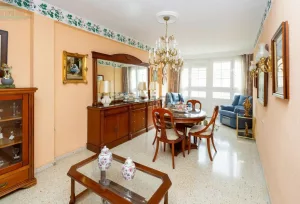 Piso de 3 dormitorios en Avenida de Cádiz