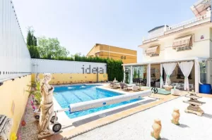 Chalet de 3 dormitorios con piscina en Albolote