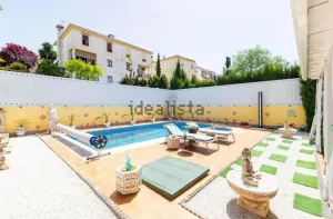 Chalet de 3 dormitorios con piscina en Albolote