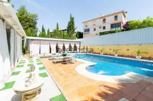 Chalet de 3 dormitorios con piscina en Albolote