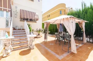 Chalet de 3 dormitorios con piscina en Albolote