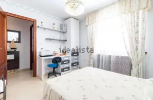 Chalet de 3 dormitorios con piscina en Albolote