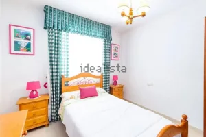 Chalet de 3 dormitorios con piscina en Albolote