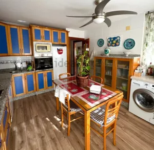 Casa de 4 dormitorios con garaje en Peligros