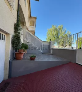 Casa de 4 dormitorios con garaje en Peligros