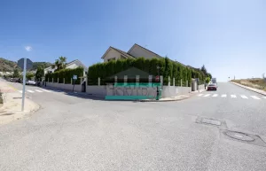 Chalet de 4 dormitorios con piscina en Dílar