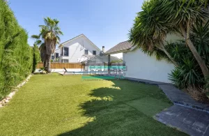 Chalet de 4 dormitorios con piscina en Dílar