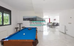 Chalet de 4 dormitorios con piscina en Dílar