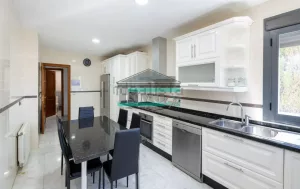 Chalet de 4 dormitorios con piscina en Dílar