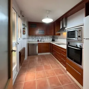 Piso de 3 dormitorios con piscina en Gójar