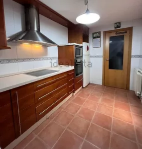 Piso de 3 dormitorios con piscina en Gójar