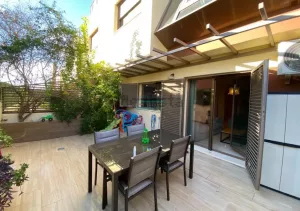 Casa de 4 dormitorios con garaje en Jun