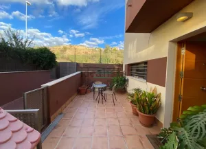 Casa de 4 dormitorios con garaje en Jun