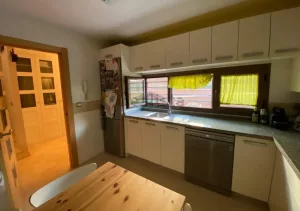 Casa de 4 dormitorios con garaje en Jun