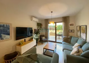 Casa de 4 dormitorios con garaje en Jun