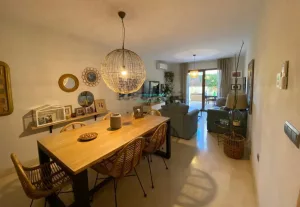 Casa de 4 dormitorios con garaje en Jun