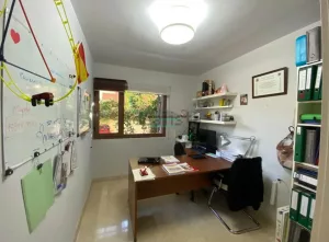 Casa de 4 dormitorios con garaje en Jun