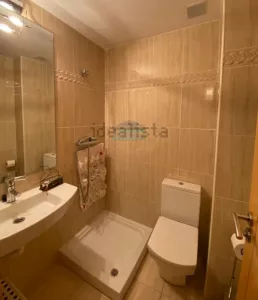 Casa de 4 dormitorios con garaje en Jun