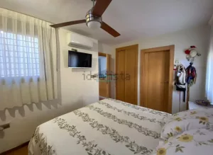 Casa de 4 dormitorios con garaje en Jun