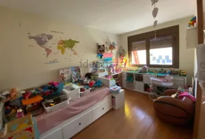 Casa de 4 dormitorios con garaje en Jun