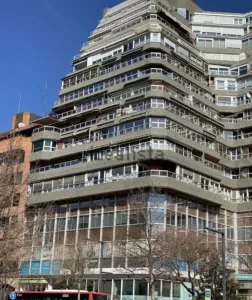 Piso de 5 dormitorios en Avda de la Constitución