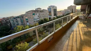 Piso de 5 dormitorios en Avda de la Constitución