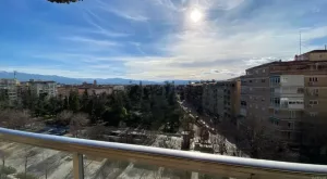 Piso de 5 dormitorios en Avda de la Constitución