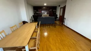 Piso de 5 dormitorios en Avda de la Constitución